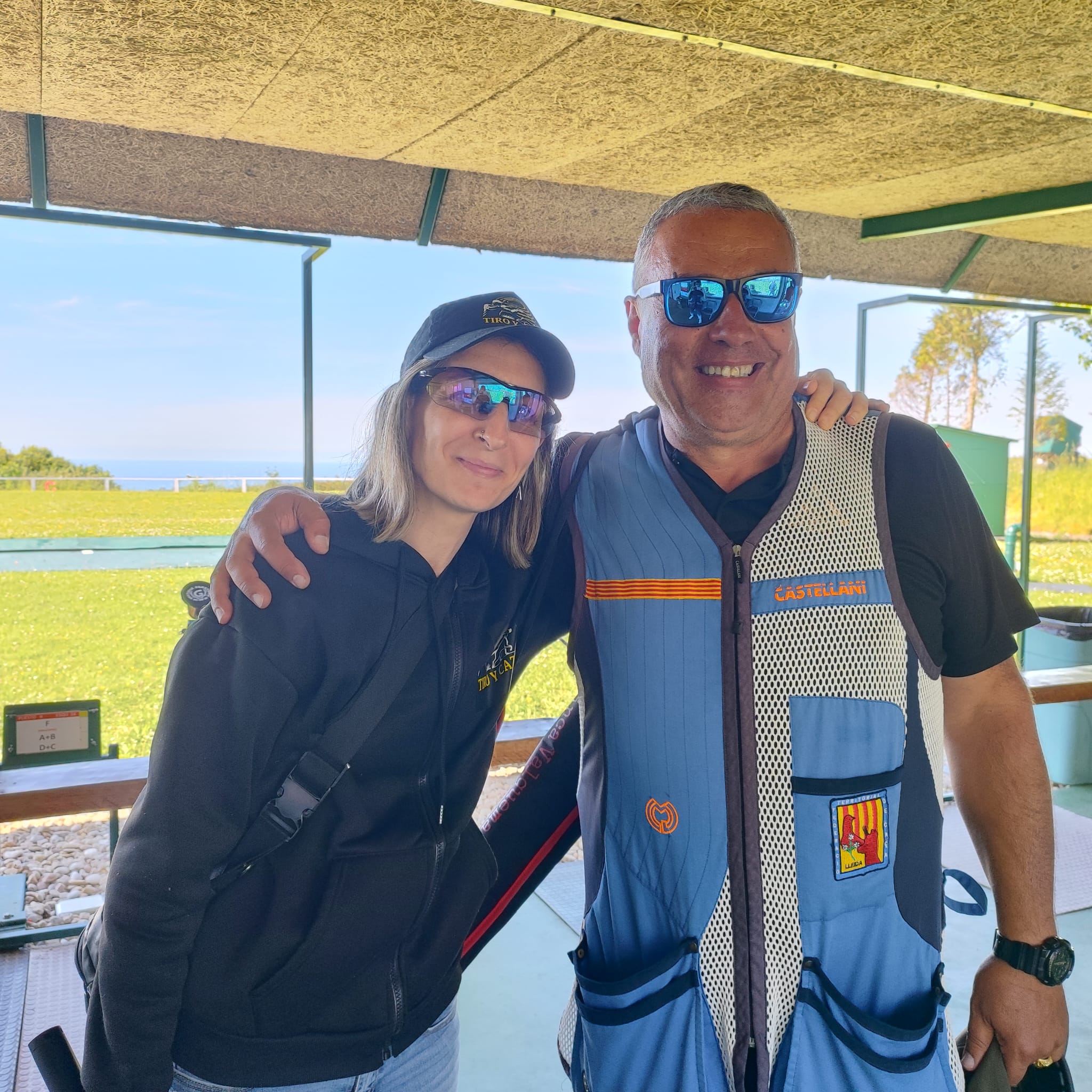 Ángel Ballester con Ederne Sarasola en el campo de tiro San Marcial